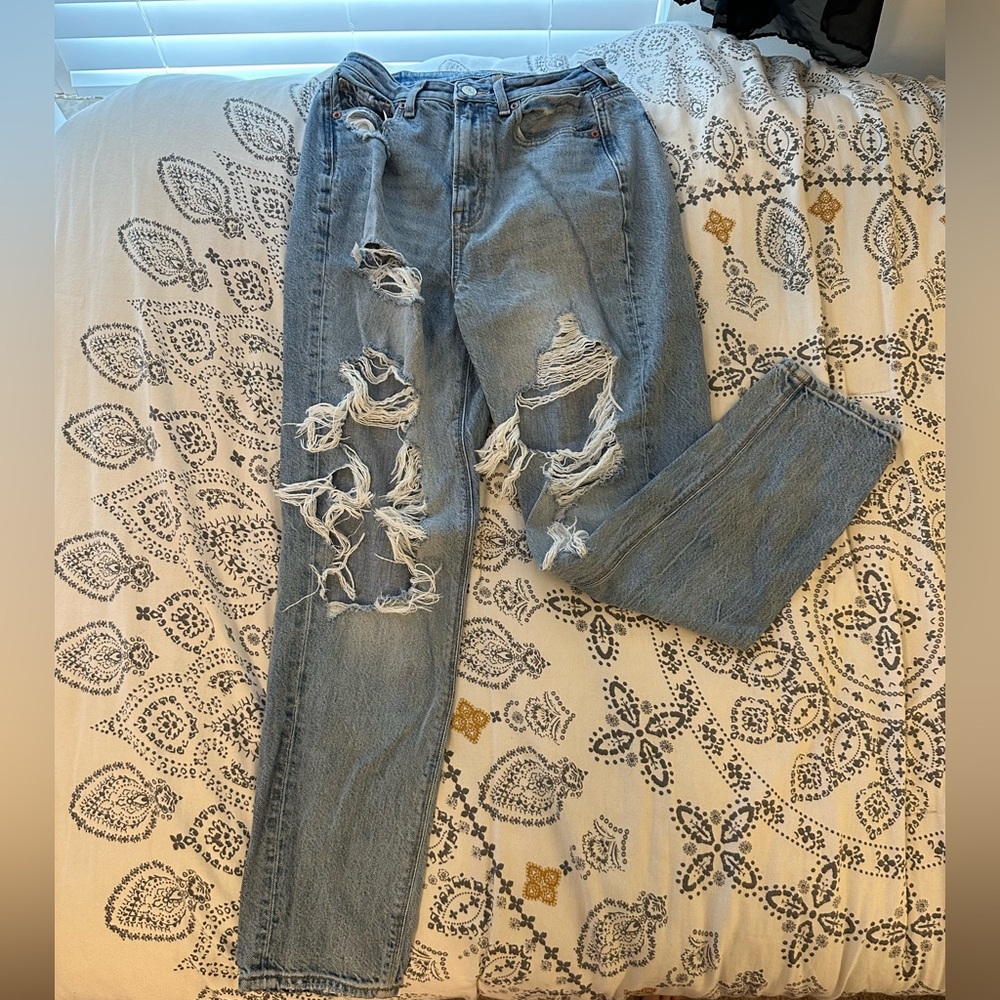 American Eagle Outfitters Relaxed Distressed Jeans - Medium Blue